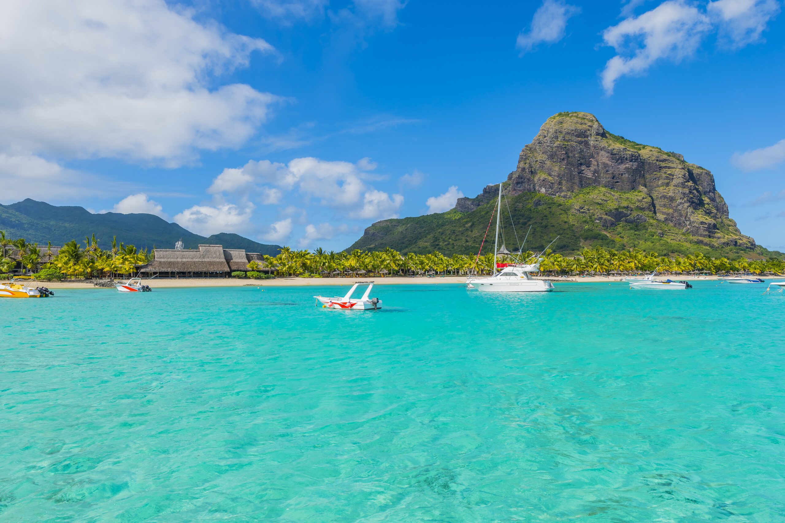 Le,Morne,Brabant,-,Mauritius,Tropical,Island,Beach,And,Mountain